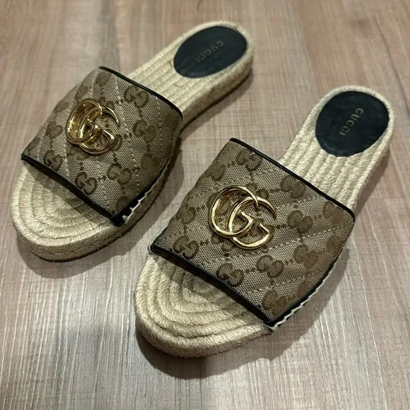 サンダル・ミュール GUCCI Pilar` Slide Espadrilles Gucci Pilar Original GG Canvas Espadrille Slide Sandal